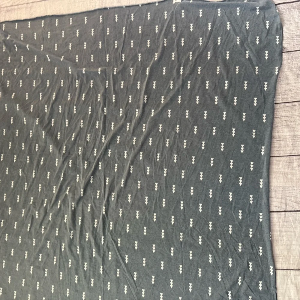 Copper Pearl blue gray arrow baby crib blanket 45 inches by 45.5 inches - Picture 7 of 12